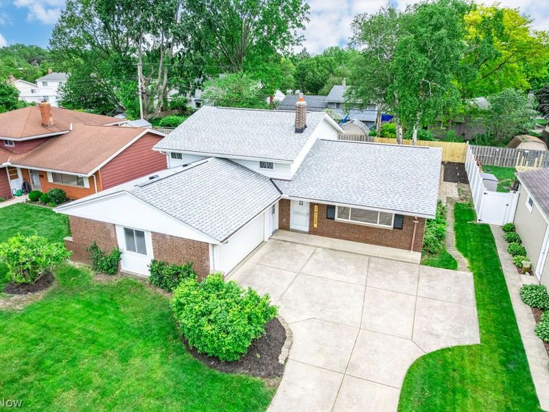 24732 Mitchell Drive, North Olmsted, OH 44070 Photo 4