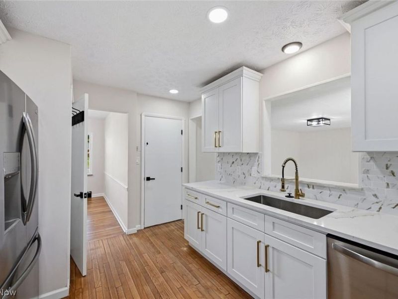 21832 Cottonwood Drive, Rocky River, OH 44116 Photo 8