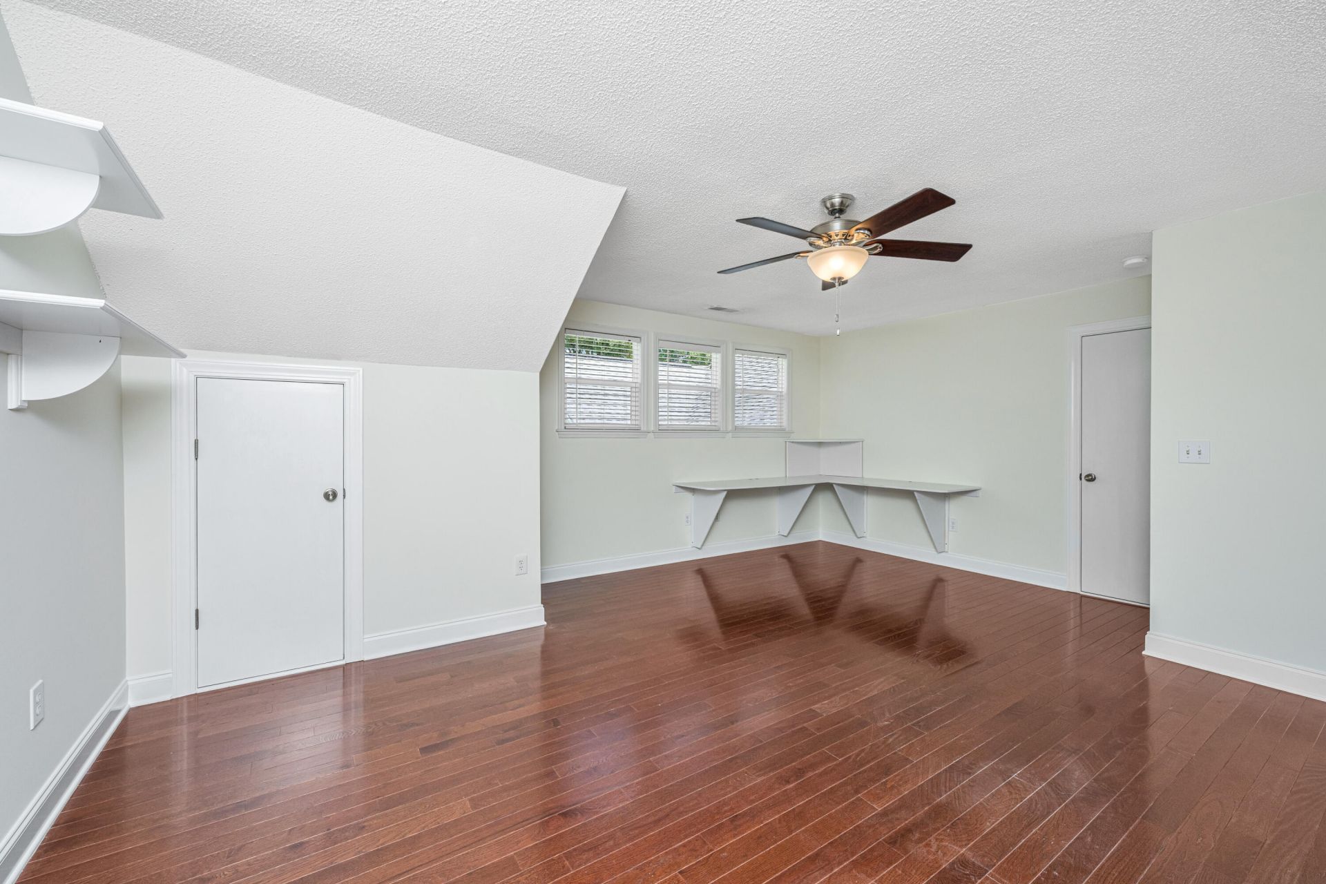 253 Gullane Drive Photo 6