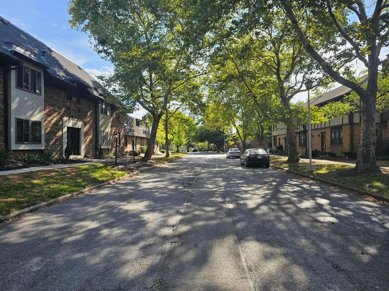 652 Olde Towne Avenue, Unit 9-652T, Columbus, OH 43214 Photo 3