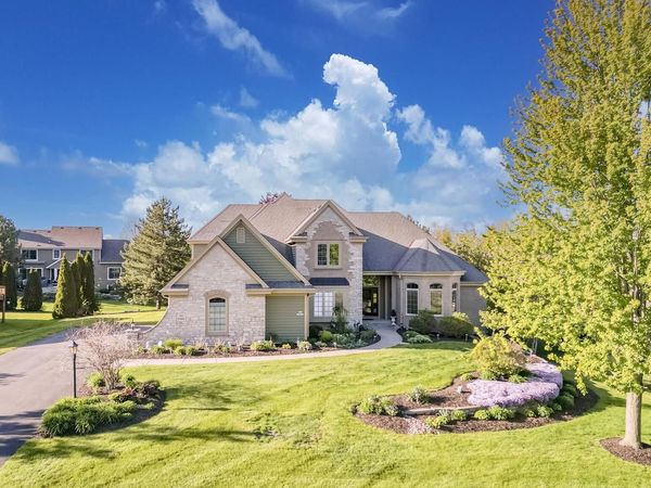 N52W16816 Oak Ridge TRAIL, Menomonee Falls, WI 53051
