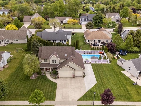 348 S Maple LANE, Saukville, WI 53080