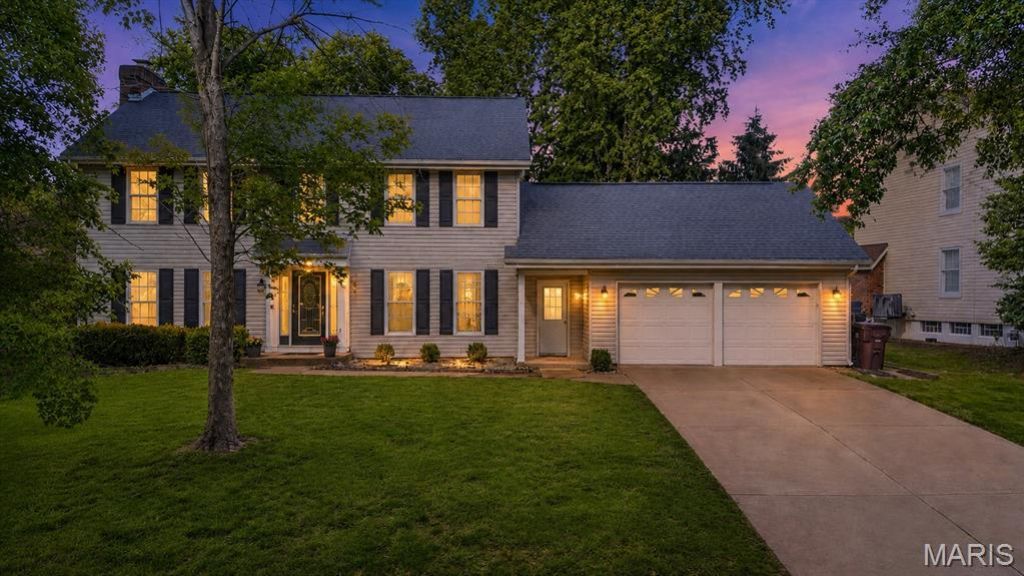 9 Carriage Way W, Saint Peters, MO 63376 Main Photo