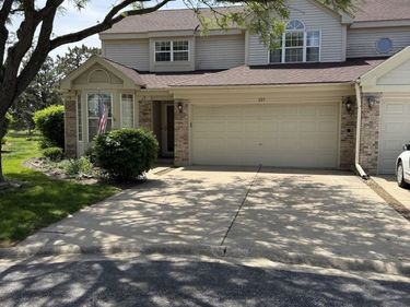 223 Williamsburg Court , Montgomery, IL 60538