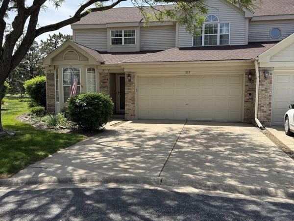 223 Williamsburg Court , Montgomery, IL 60538