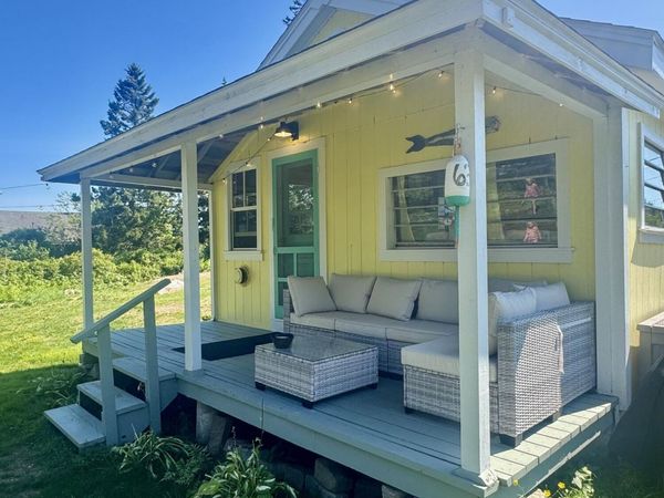 63 York Road , Vinalhaven, ME 04863