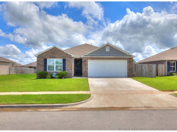 8514 E 162nd Street S, Bixby, OK 74008