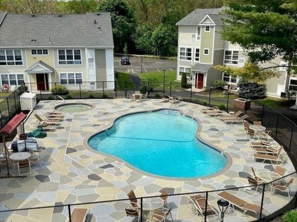 26 Beacon St, Unit 64F, Burlington, MA 01803