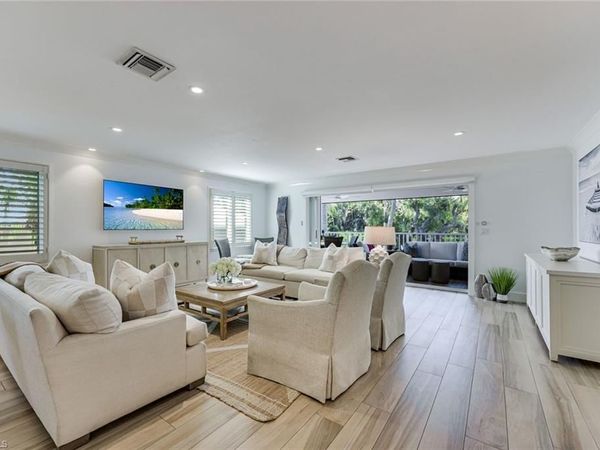 225 5th AVE S, Unit 104, NAPLES, FL 34102
