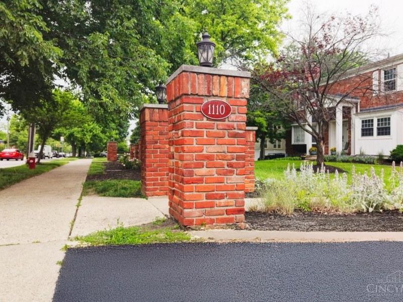 1110 Springfield Pike, Unit 15, Wyoming, OH 45215 Photo 2