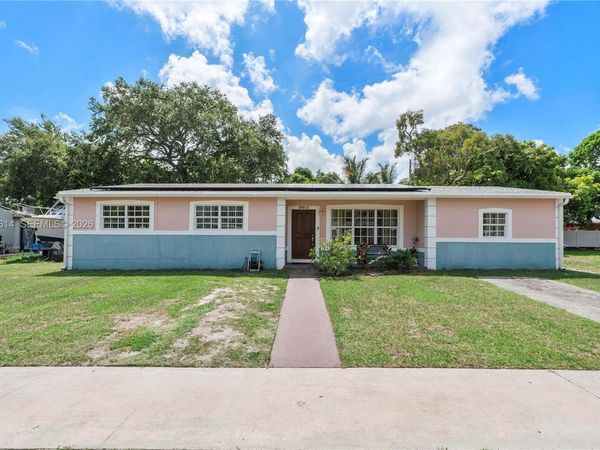 18612 NW 10th Ct , Miami Gardens, FL 33169