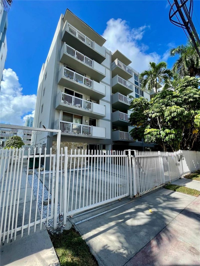 1670 Bay Rd , Unit 2B, Miami Beach, FL 33139 Photo