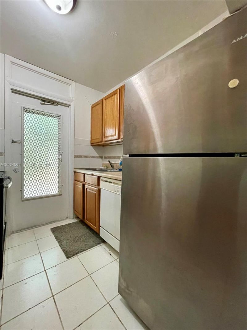 1670 Bay Rd , Unit 2B, Miami Beach, FL 33139 Photo