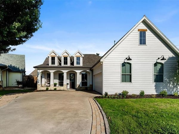 520 Dooley Court, Grapevine, TX 76051