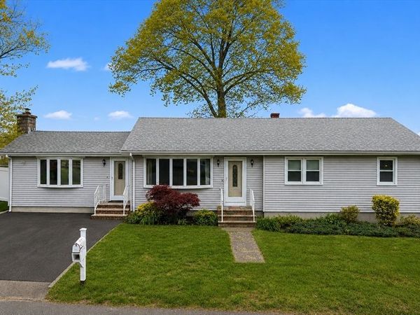 15 Mary Dr, Acushnet, MA 02743
