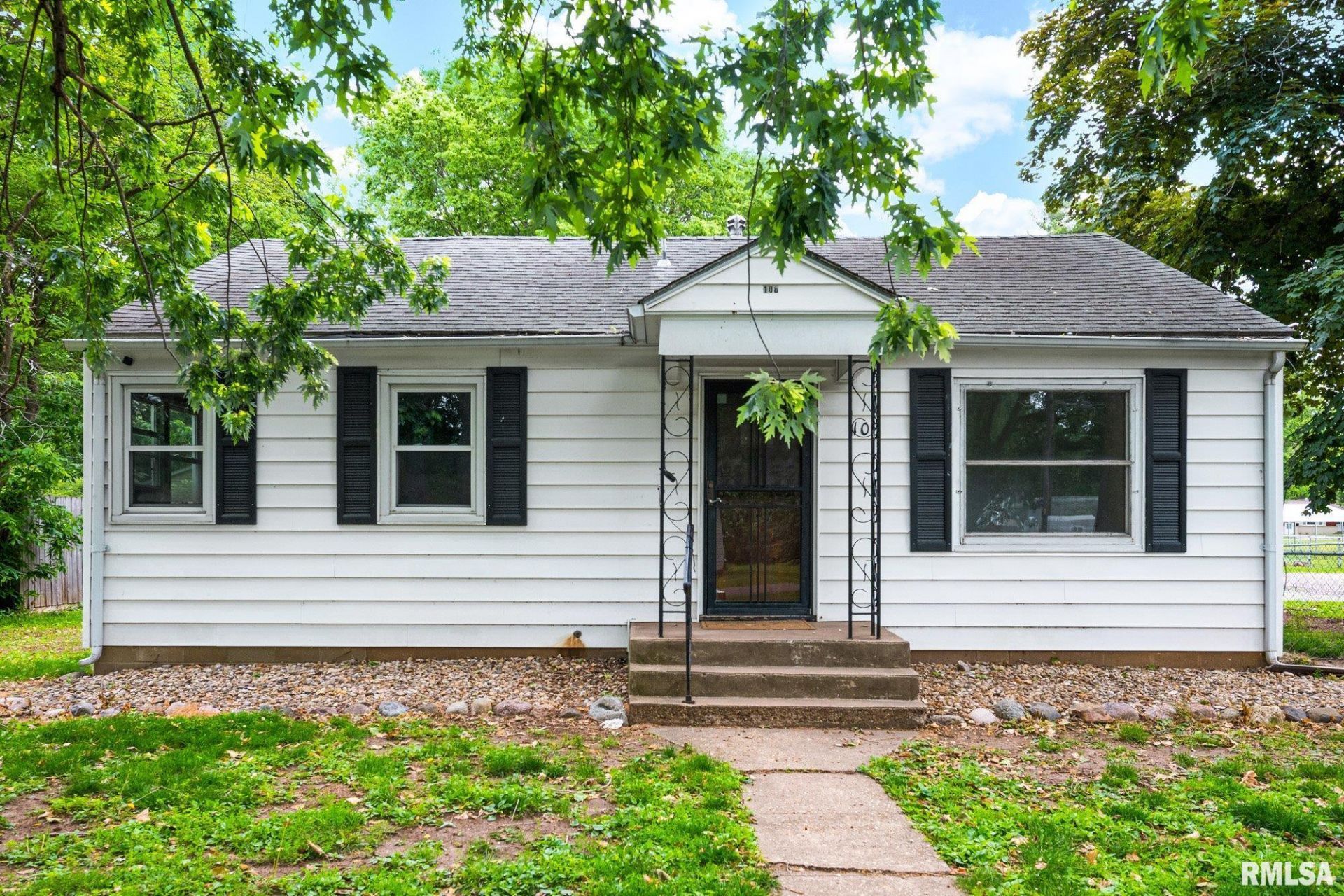108 S Arthur Avenue, Manito, IL 61546 Main Photo