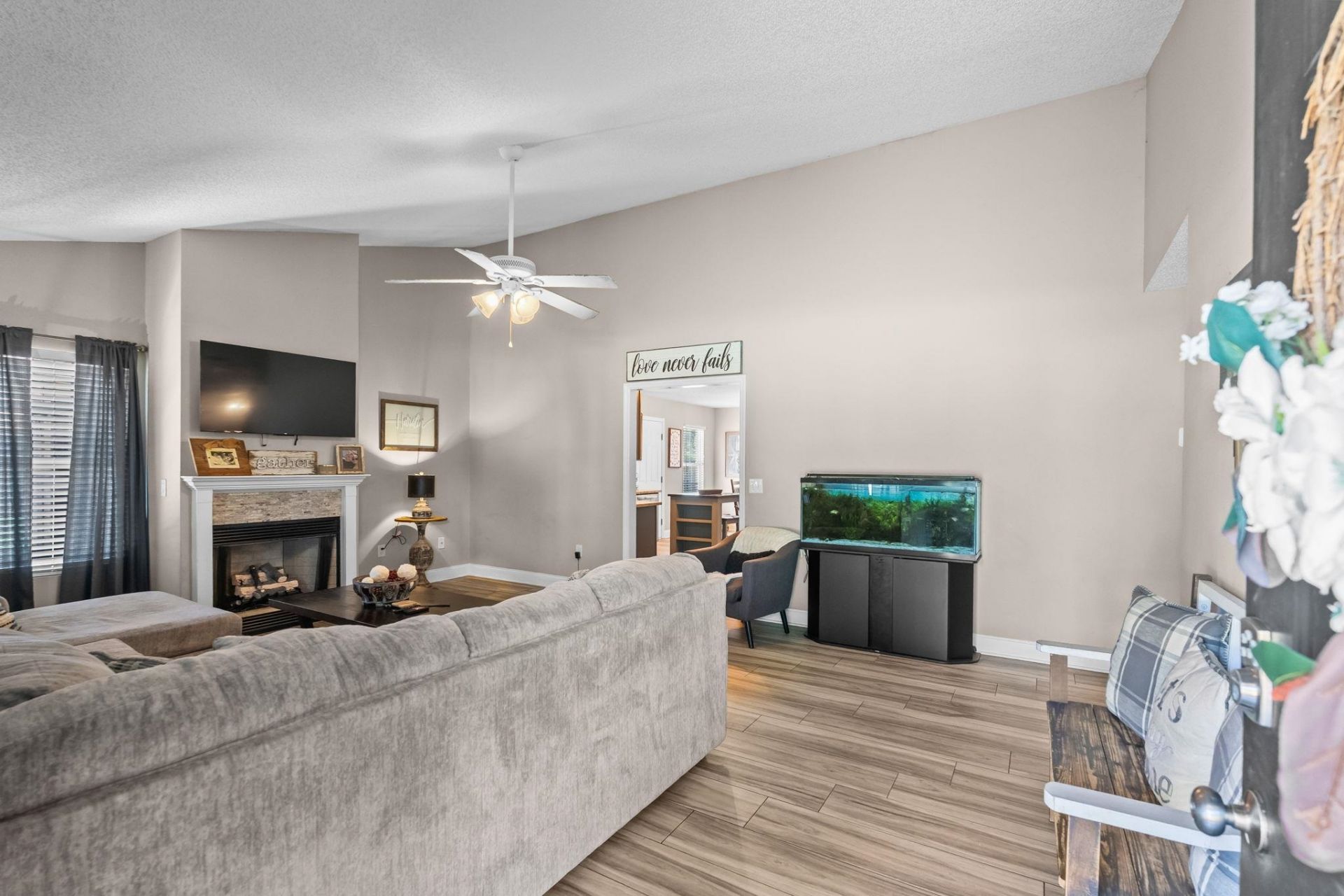 3850 Mallard Way Photo 4