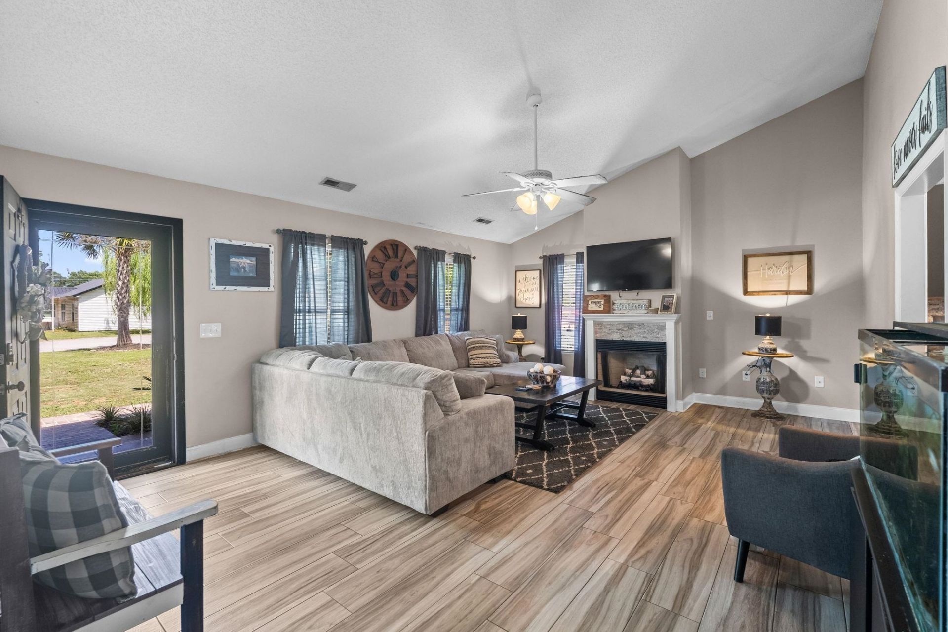 3850 Mallard Way Photo 5