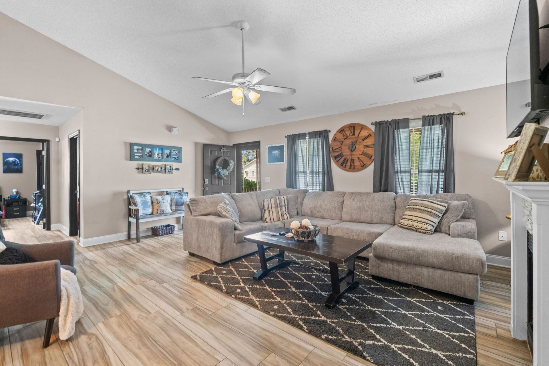 3850 Mallard Way Photo 9