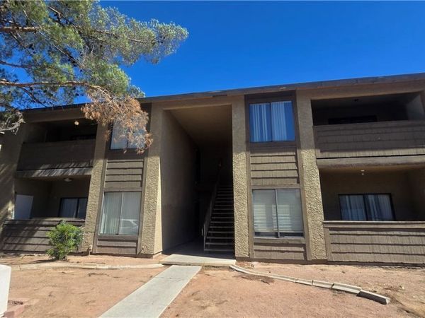 4570 Carriage Park Drive , Unit B, Las Vegas, NV 89121