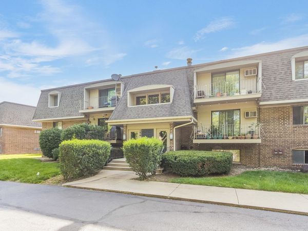154 E Bailey Road, Unit D, Naperville, IL 60565