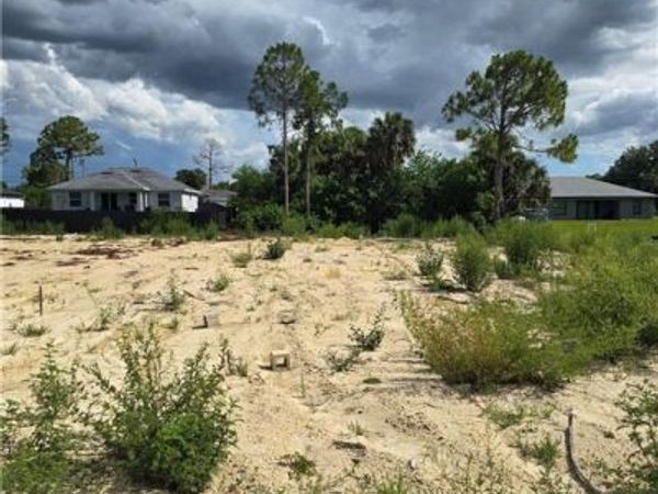 2815 11th ST W, LEHIGH ACRES, FL 33971