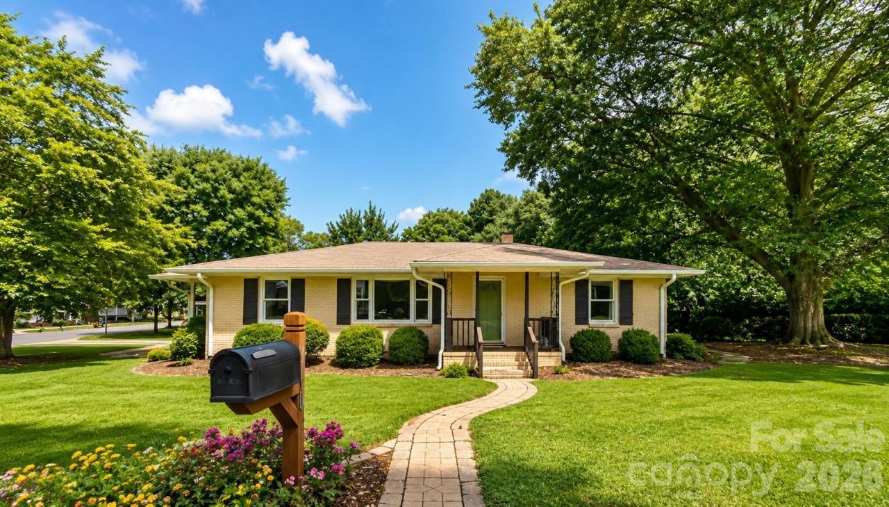 810 Lakeview Drive, Pineville, NC 28134 Main Photo