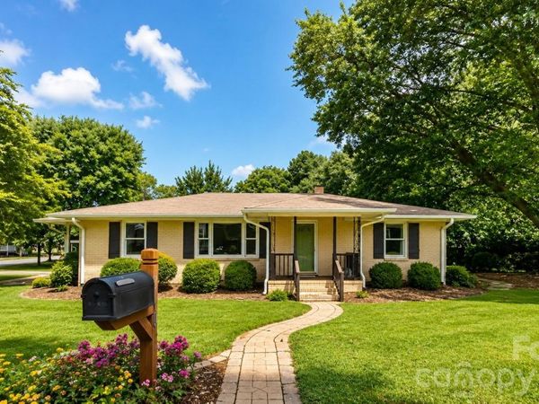810 Lakeview Drive, Pineville, NC 28134
