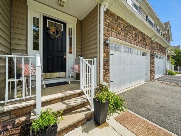 7 Fillmore Dr, Morris, NJ 07960