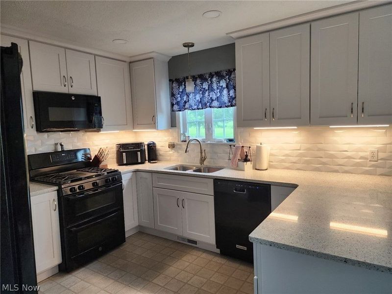 11270 Grand Valley Drive NW, Uniontown, OH 44685 Photo 8