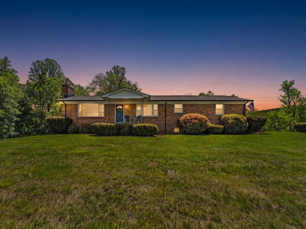 13767 CREST HILL ROAD, FLINT HILL, VA 22627