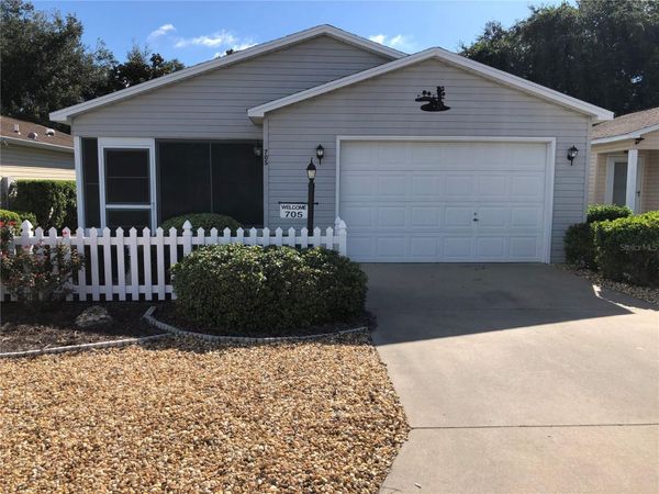 705 VILLITA LANE , LADY LAKE, FL 32159