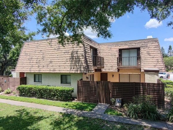 15206 W POND WOODS DRIVE , TAMPA, FL 33618