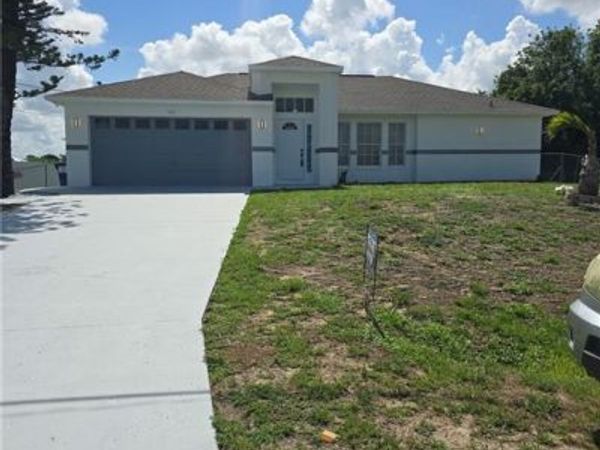 902 Adeline AVE , LEHIGH ACRES, FL 33971