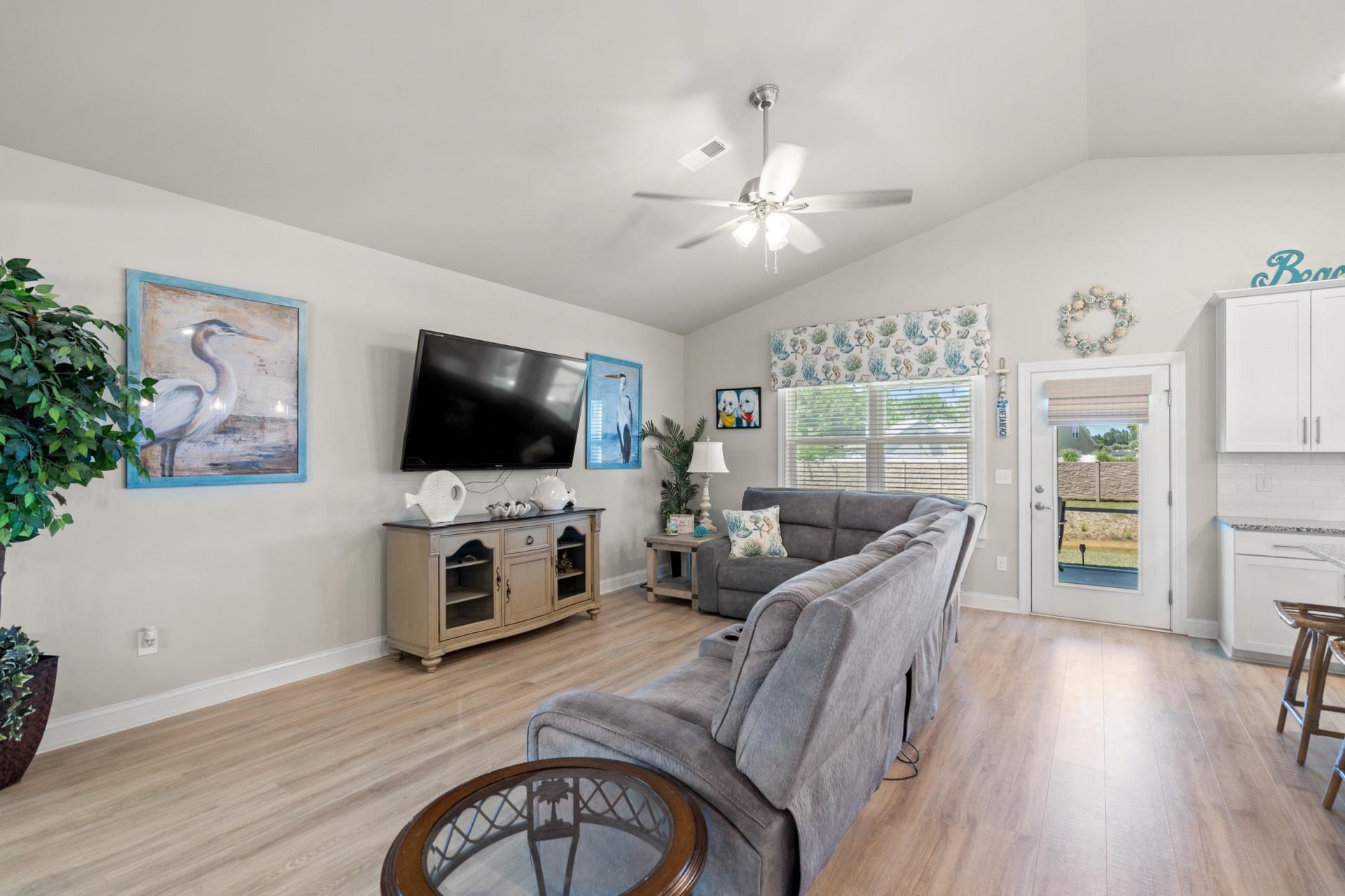 678 Oyster Dr. Photo 10