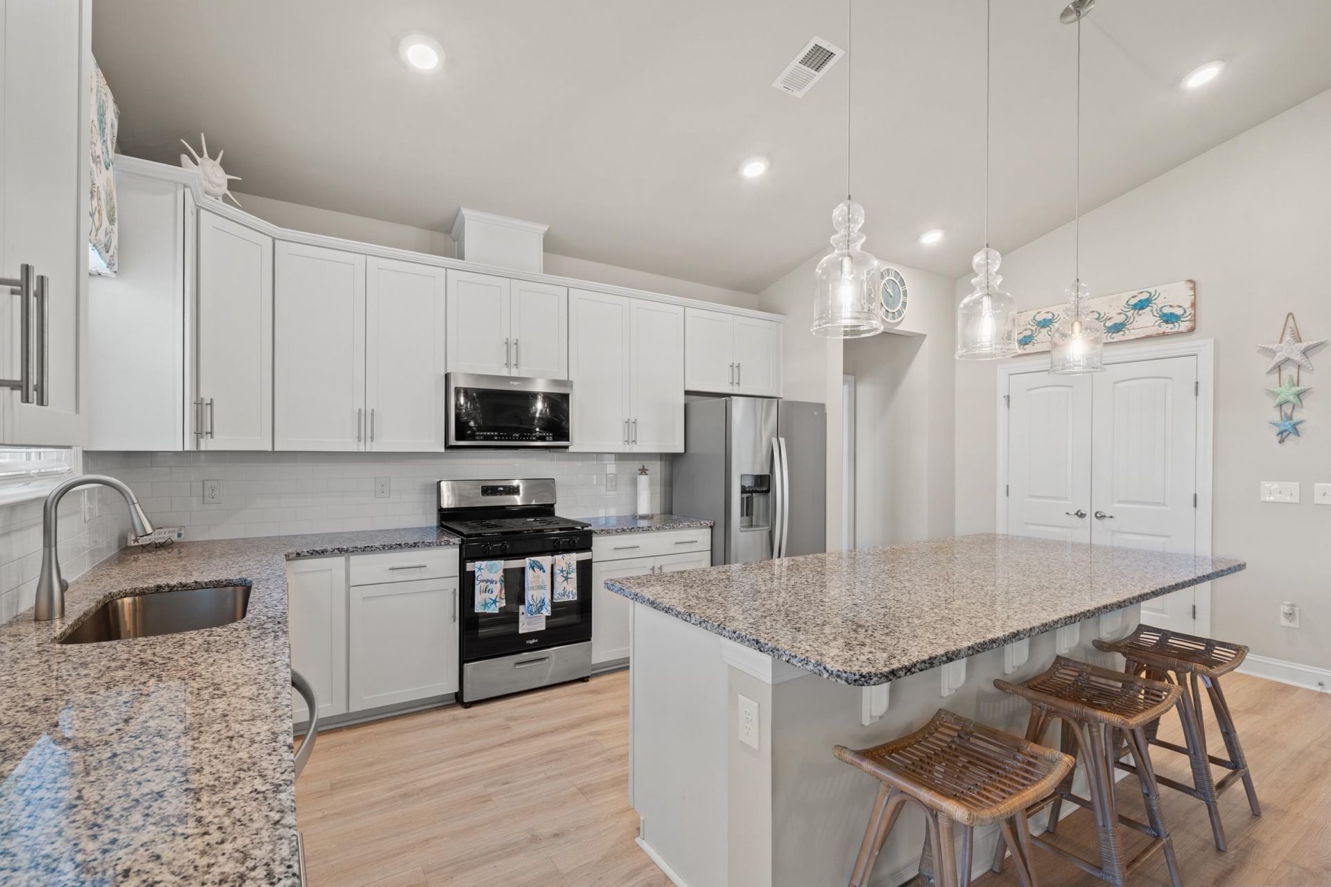 678 Oyster Dr. Photo 7