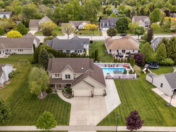 348 S Maple Ln, Saukville, WI 53080