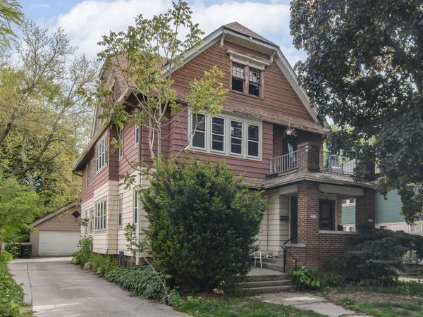 6221 W Lloyd St, Unit 6223, Wauwatosa, WI 53213