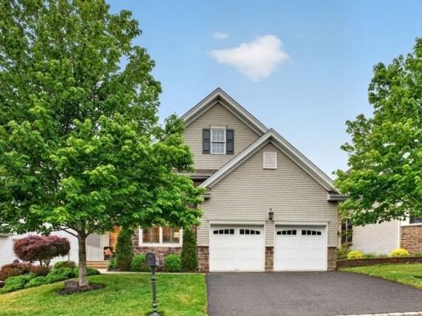 4 Mayflower Ct, Franklin, NJ 08873