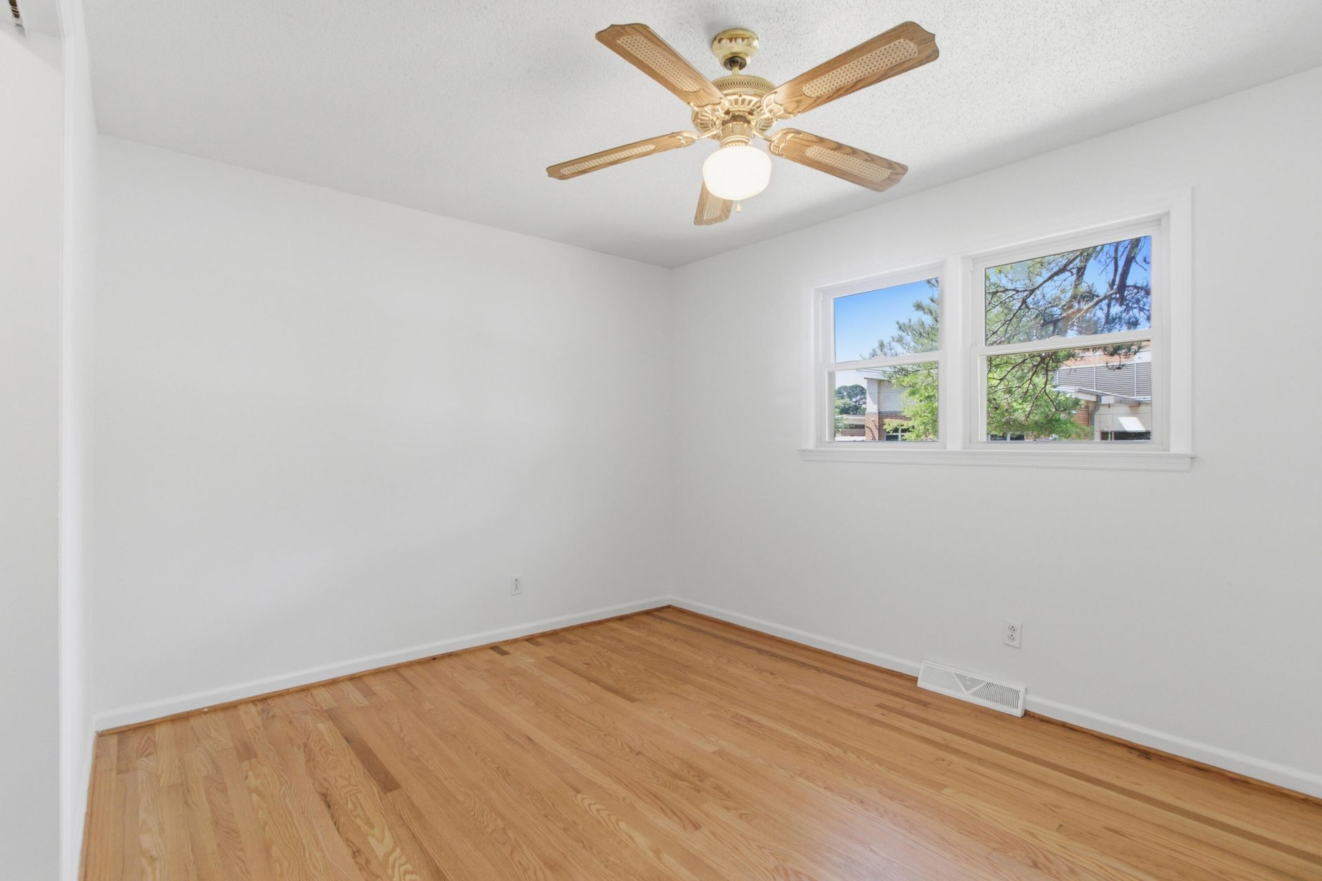 2754 Clover Street Photo 21
