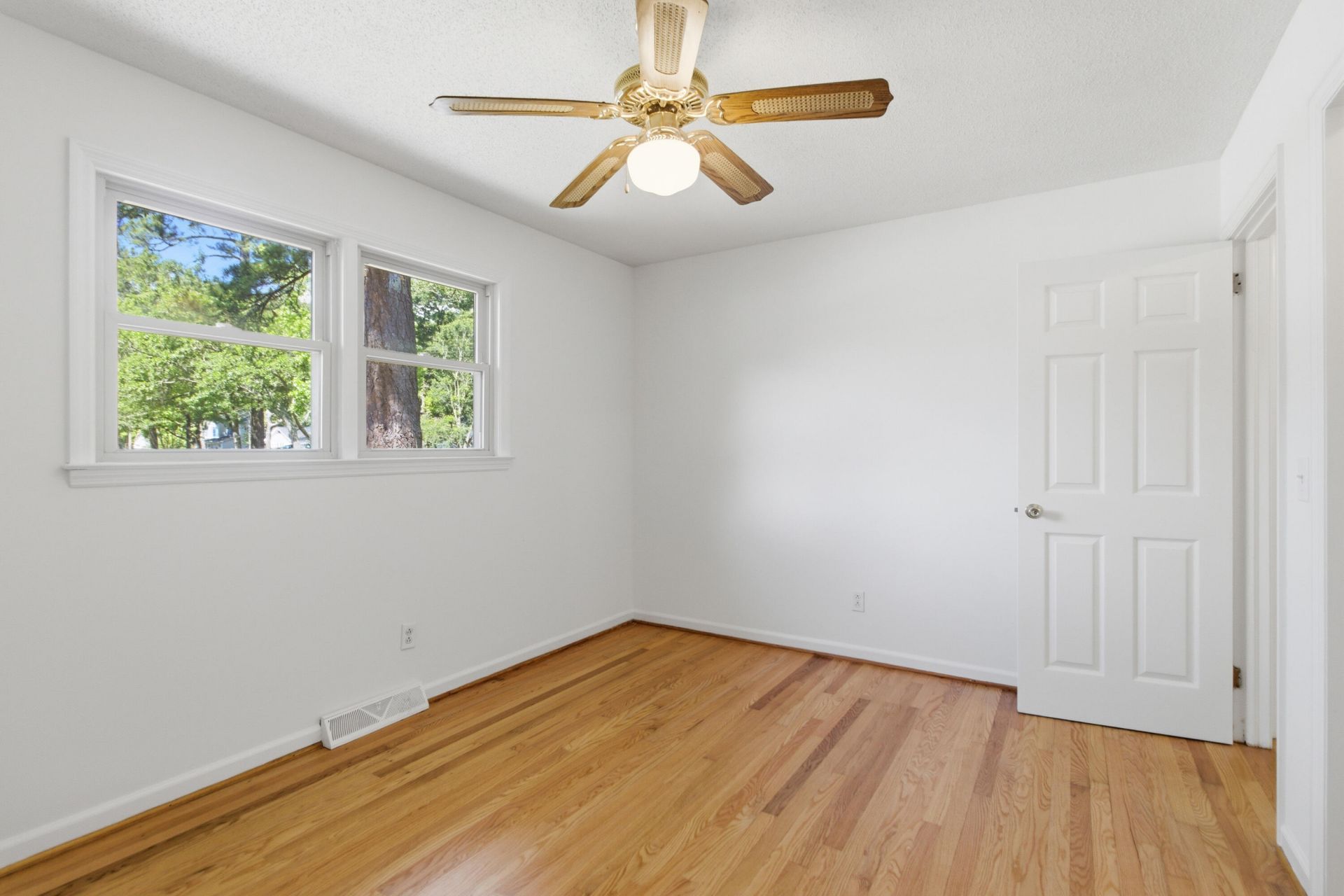 2754 Clover Street Photo 22