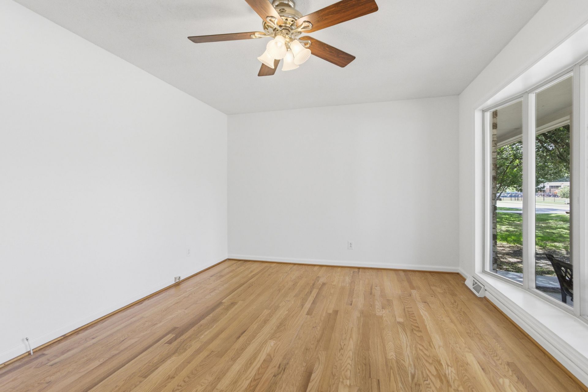 2754 Clover Street Photo 4