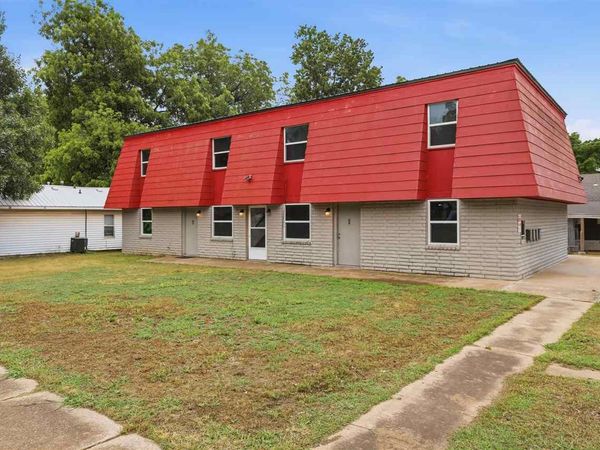 823 W 9th Avenue, Stillwater, OK 00000