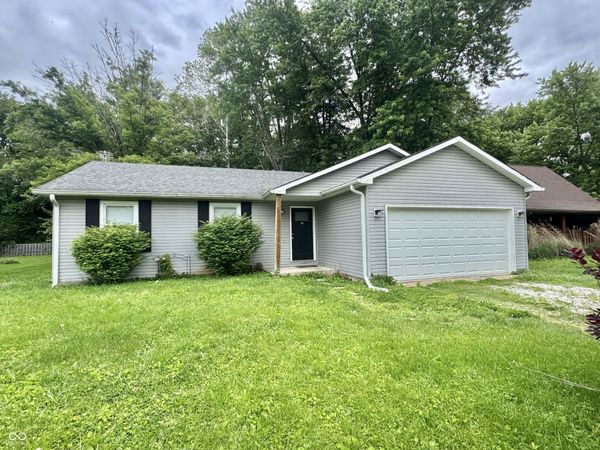 380 Mill Springs , Fillmore, IN 46128