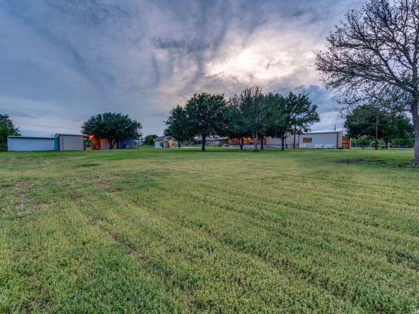 337 DEWEY LN, Seguin, TX 78155