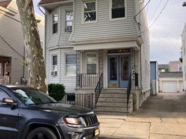 411 E Kinney St, Newark, NJ 07105