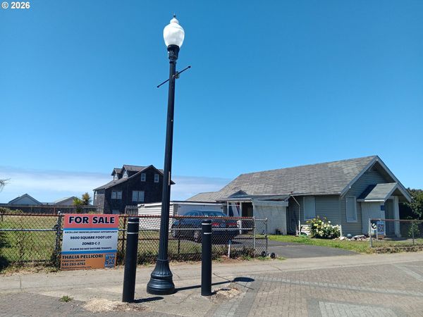 213 NW CLIFF NW ST, Newport, OR 97365