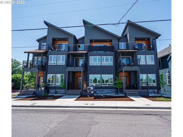 302 N BRIDGETON RD, Portland, OR 97217