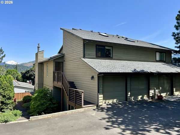 1502 LINCOLN ST, Unit 3, Hood River, OR 97031