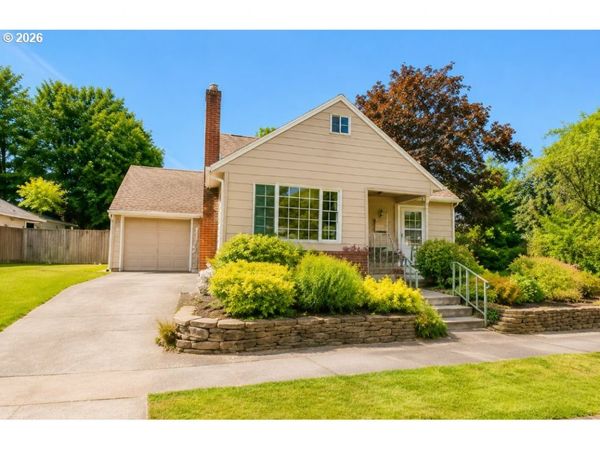 255 W FAIRFIELD ST, Gladstone, OR 97027